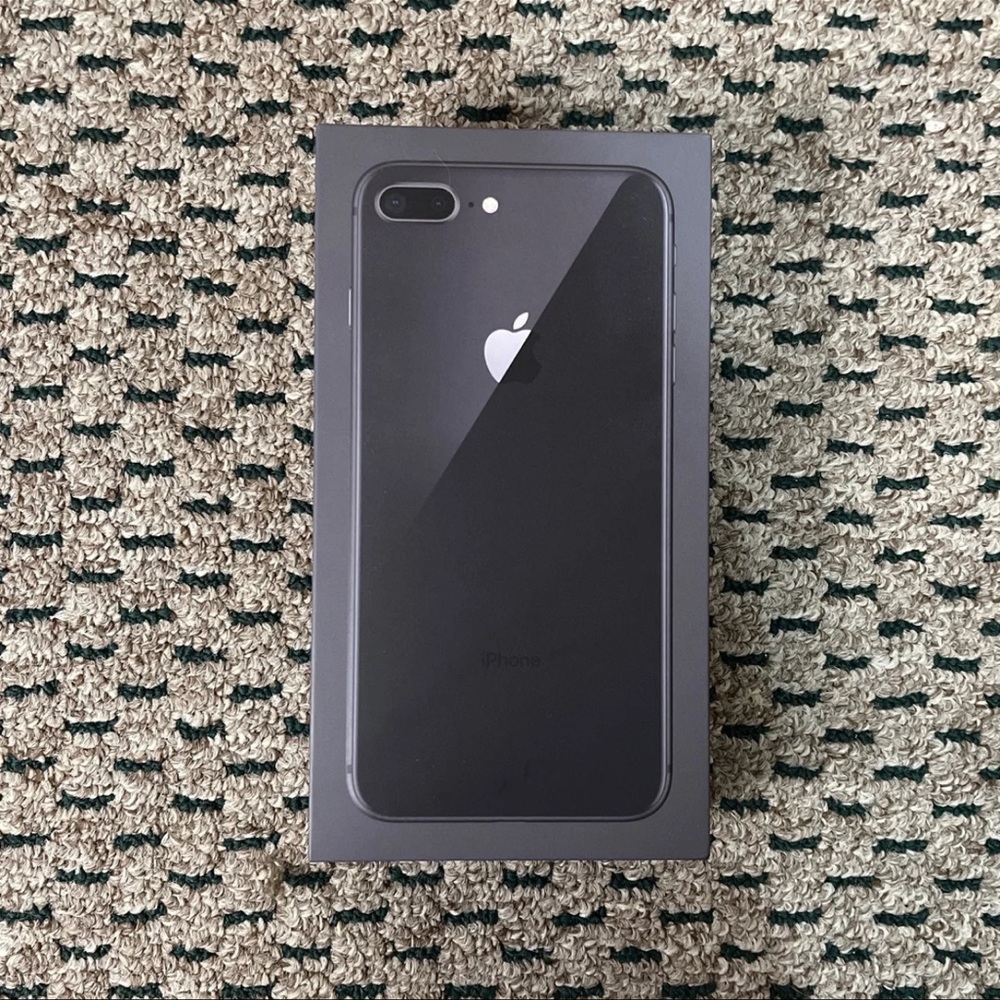iPhone 8+ Space Gray Box Manual Included